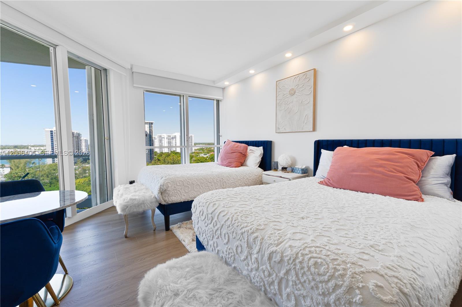 1402 3 / 4 2770 sq. ft. $ 2026-08-06 0 foto