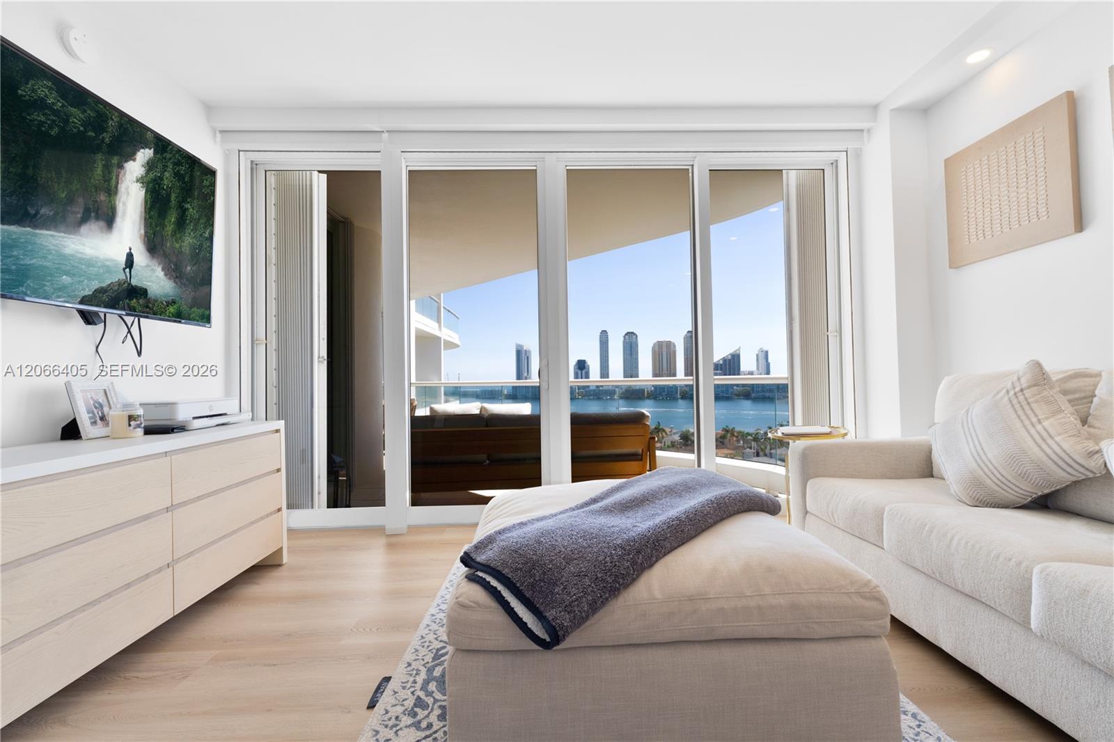 1402 3 / 4 2770 sq. ft. $ 2026-08-06 0 foto
