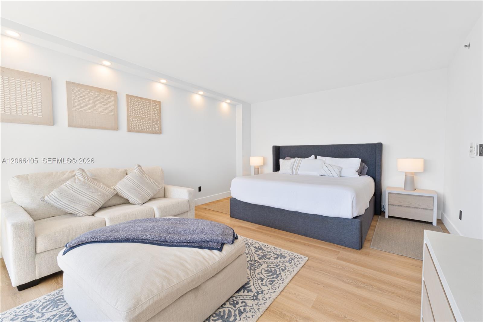 1402 3 / 4 2770 sq. ft. $ 2026-08-06 0 foto