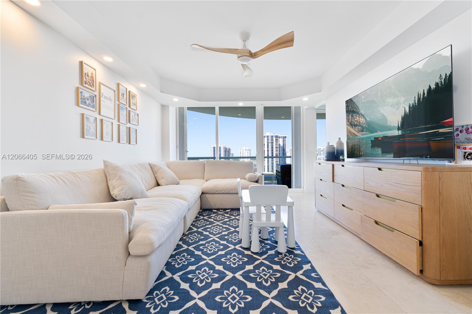 1402 3 / 4 2770 sq. ft. $ 2026-08-06 0 foto