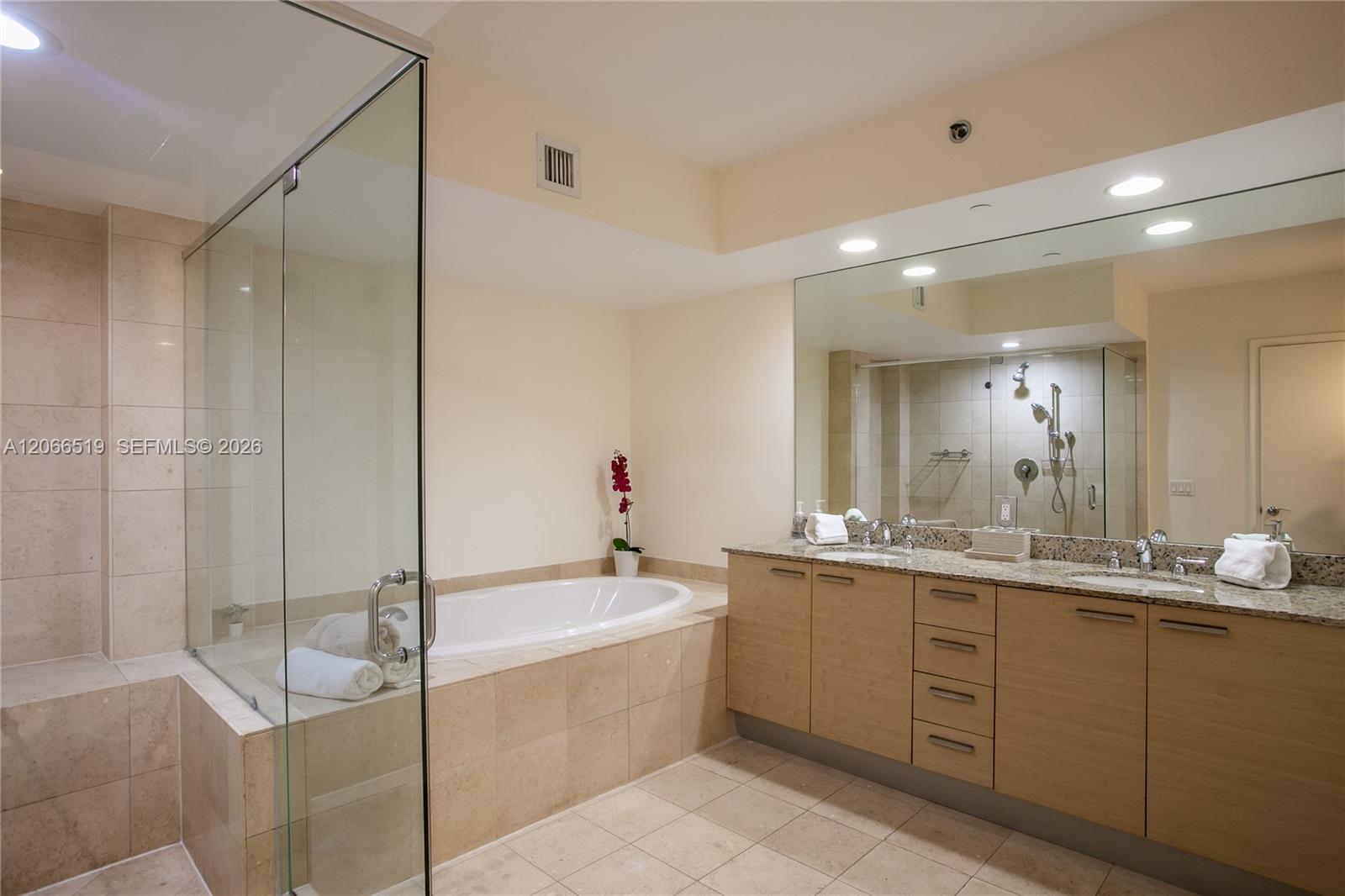 1711 2 / 2 1554 sq. ft. $ 2026-08-06 0 Photo