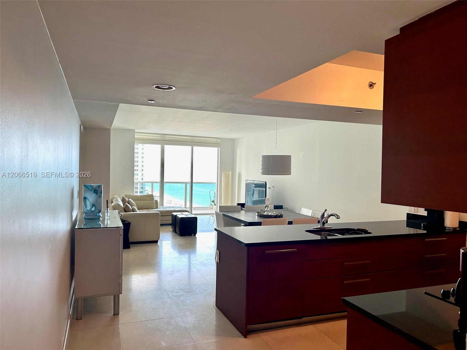 1711 2 / 2 1554 sq. ft. $ 2026-08-06 0 Photo