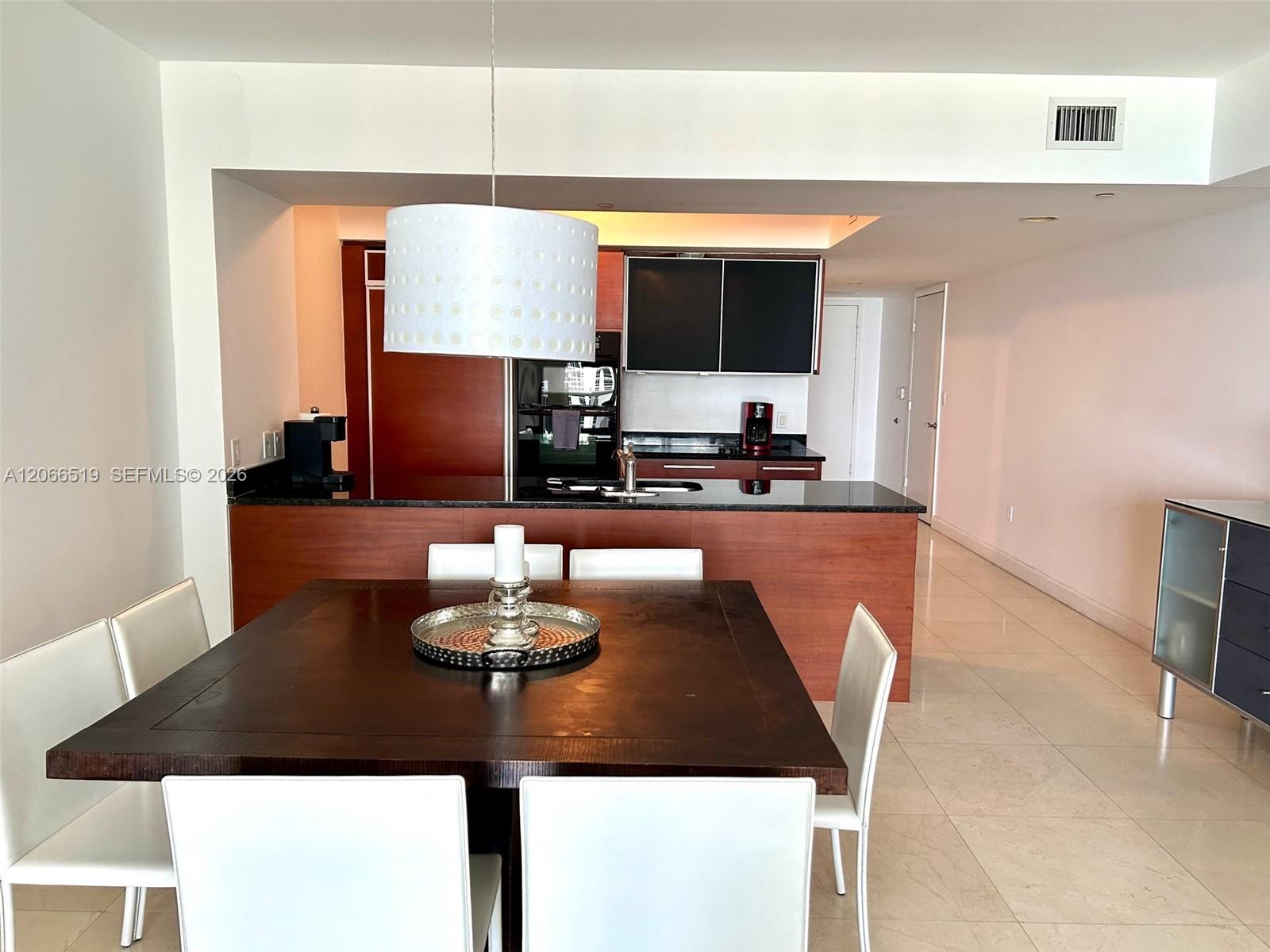 1711 2 / 2 1554 sq. ft. $ 2026-08-06 0 Photo