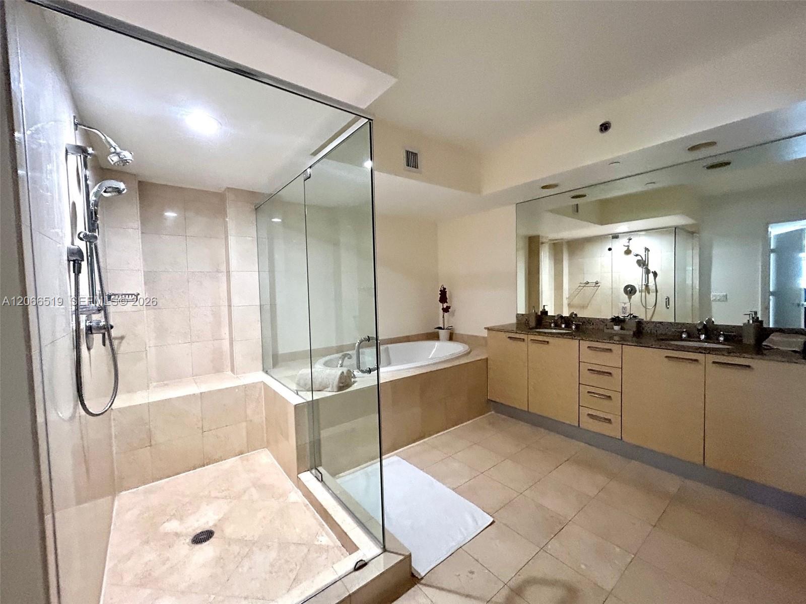 1711 2 / 2 1554 sq. ft. $ 2026-08-06 0 Photo
