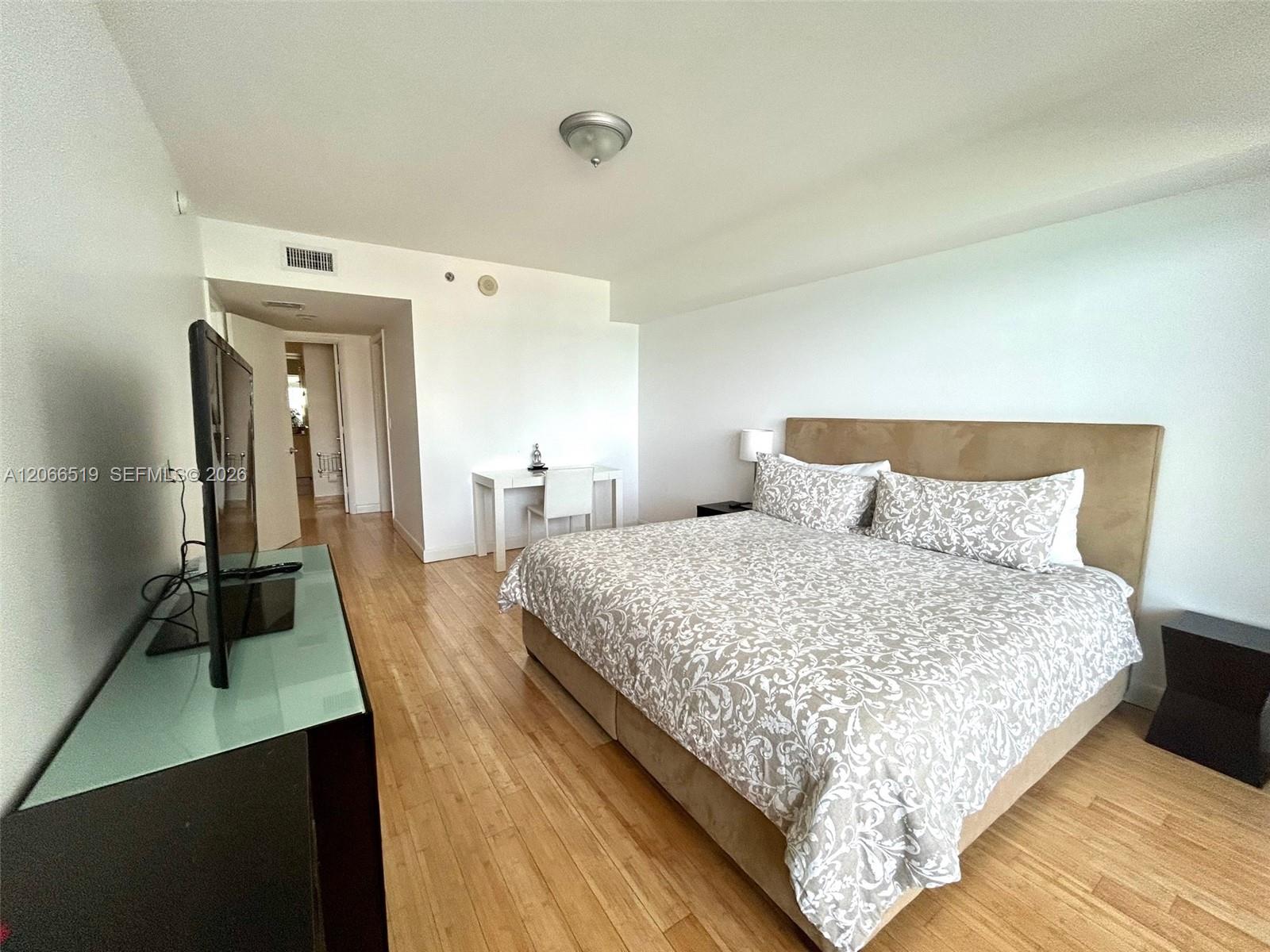 1711 2 / 2 1554 sq. ft. $ 2026-08-06 0 Photo