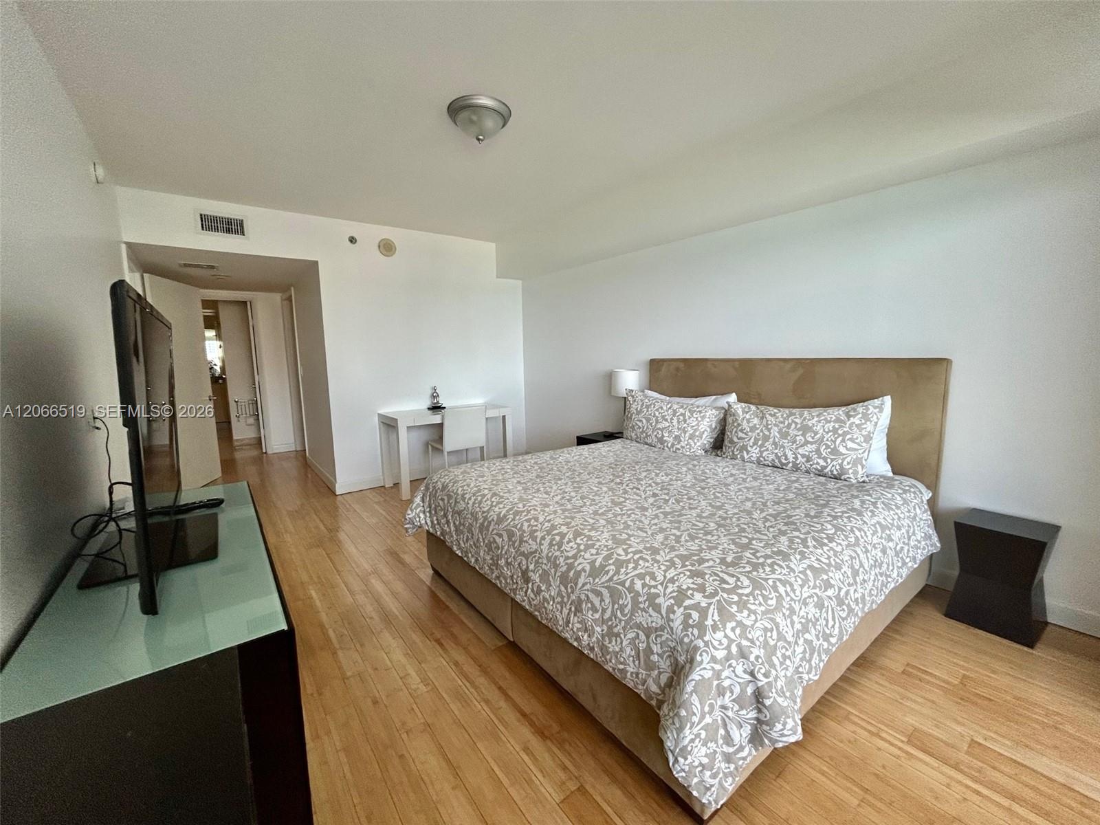 1711 2 / 2 1554 sq. ft. $ 2026-08-06 0 Photo