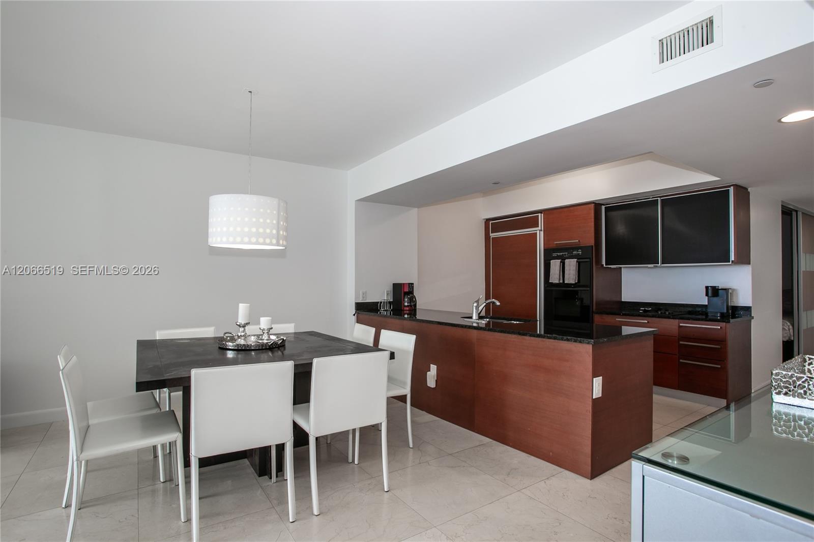 1711 2 / 2 1554 sq. ft. $ 2026-08-06 0 Photo