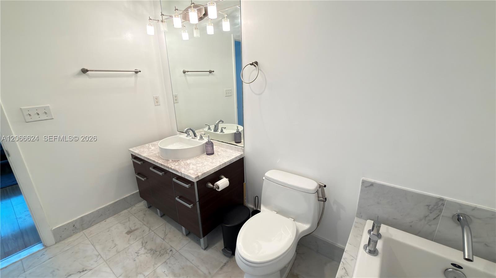 See details 808 2 / 2 1006 sq. ft. $ 2026-08-06 0 Photo