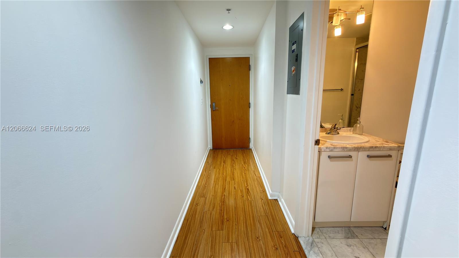 See details 808 2 / 2 1006 sq. ft. $ 2026-08-06 0 Photo