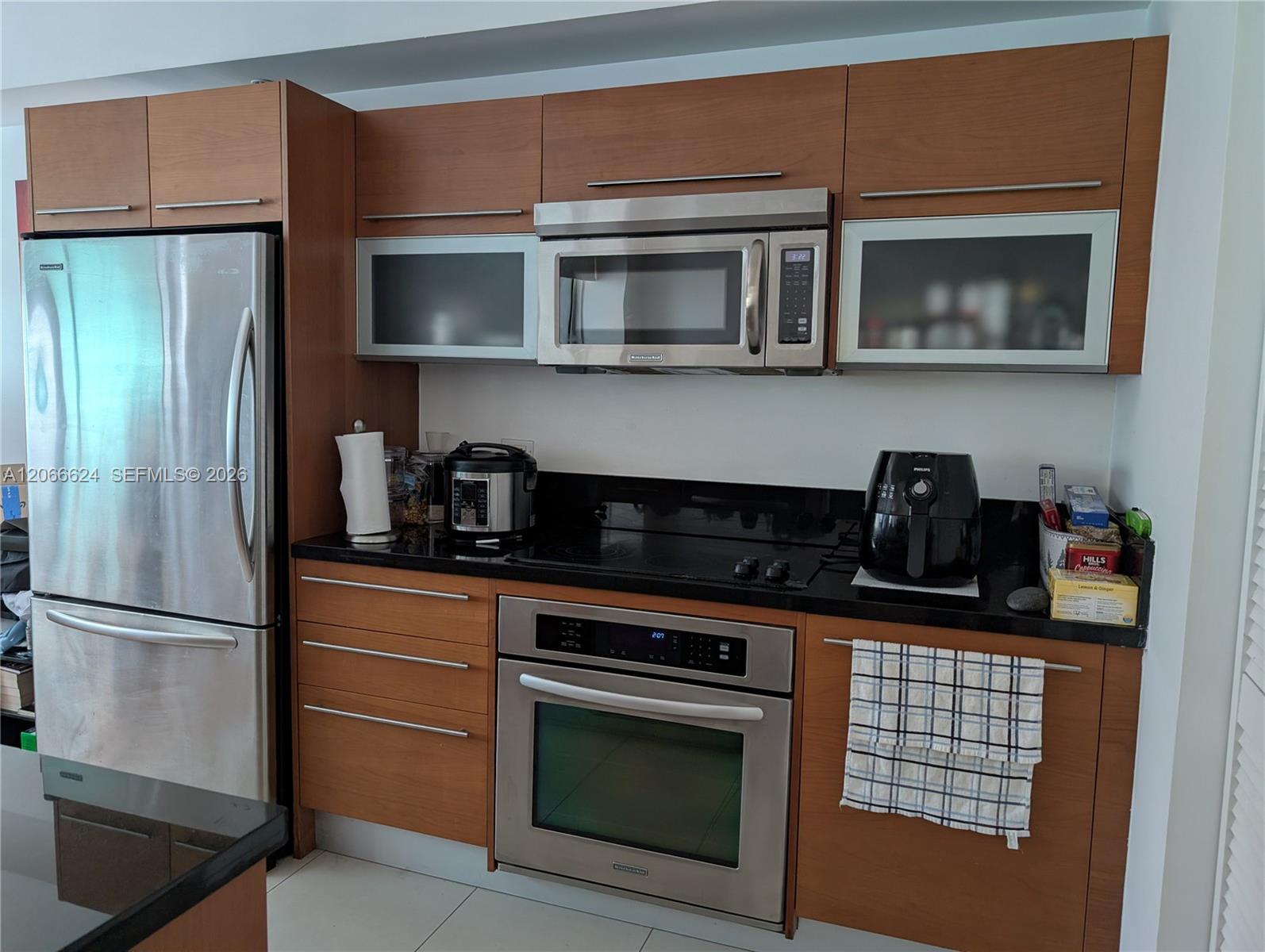 808 2 / 2 1006 sq. ft. $ 2026-08-06 0 Photo