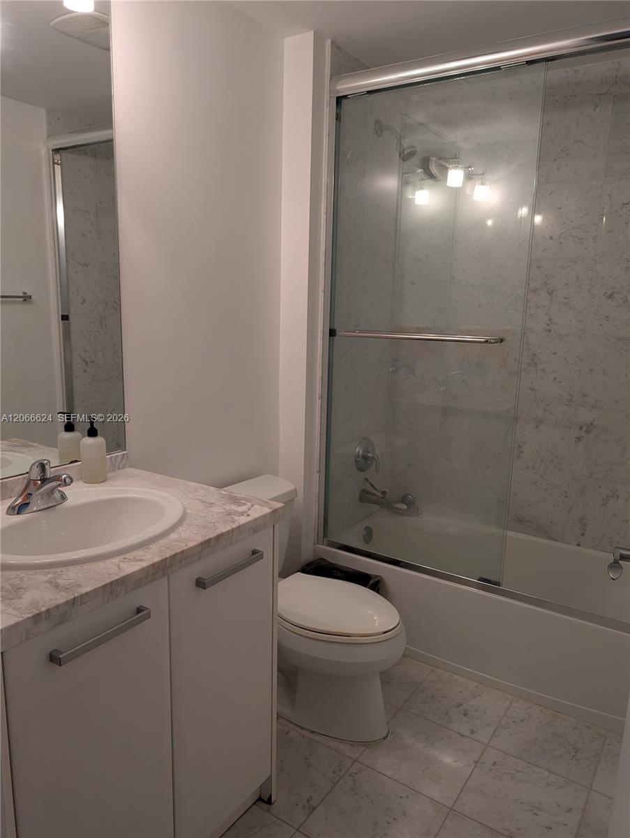 808 2 / 2 1006 sq. ft. $ 2026-08-06 0 Photo