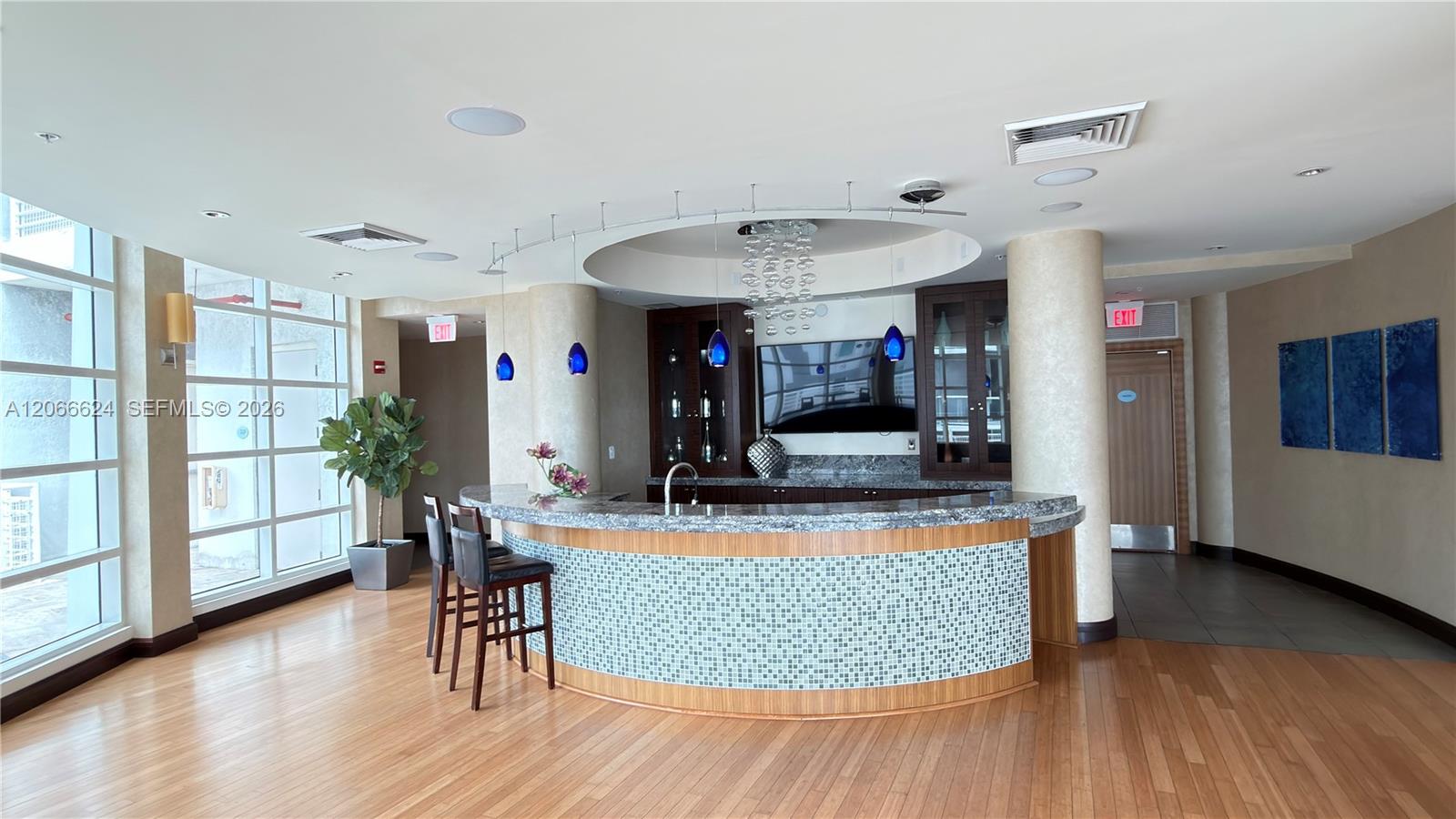 See details 808 2 / 2 1006 sq. ft. $ 2026-08-06 0 Photo