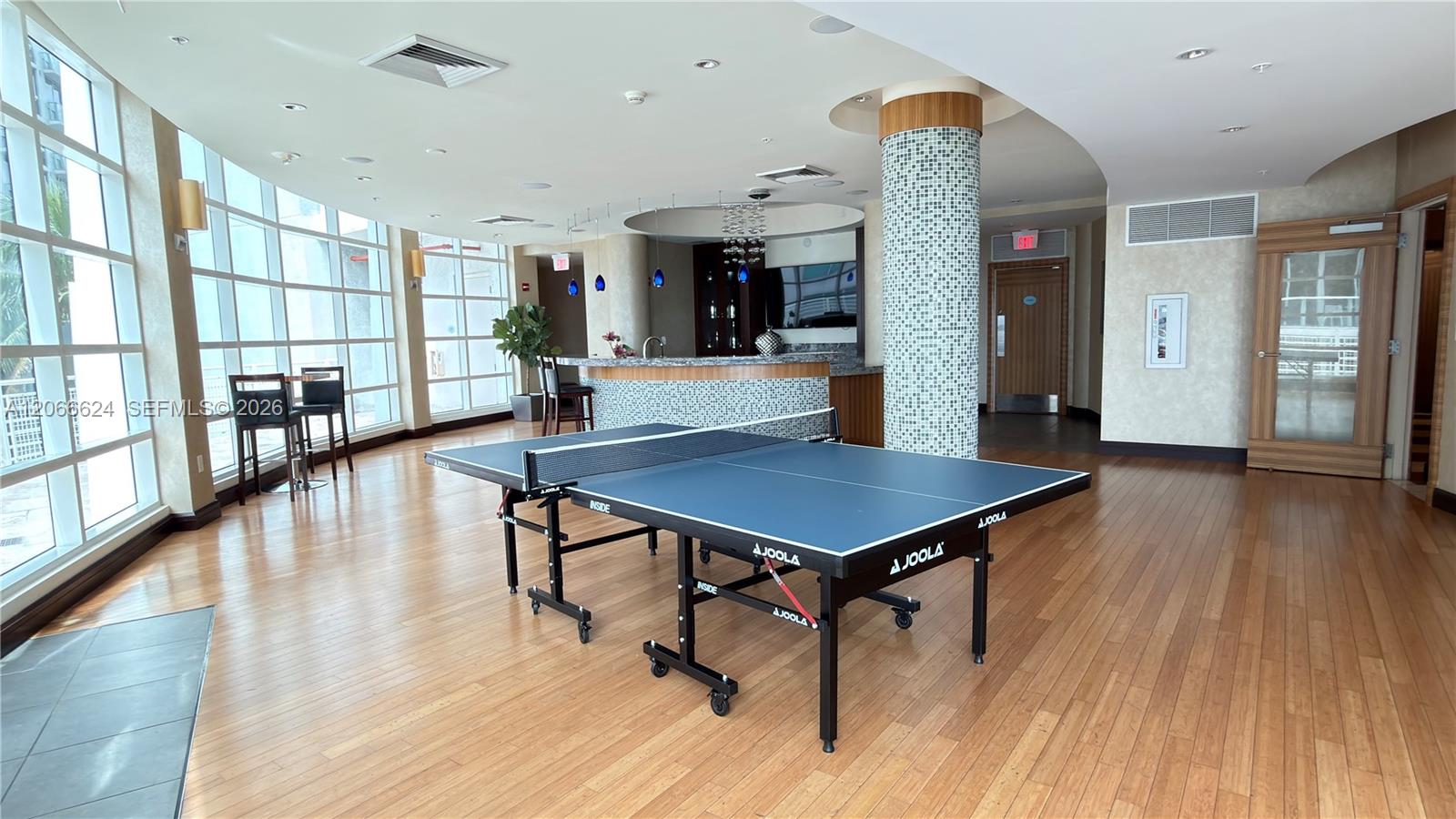 See details 808 2 / 2 1006 sq. ft. $ 2026-08-06 0 Photo