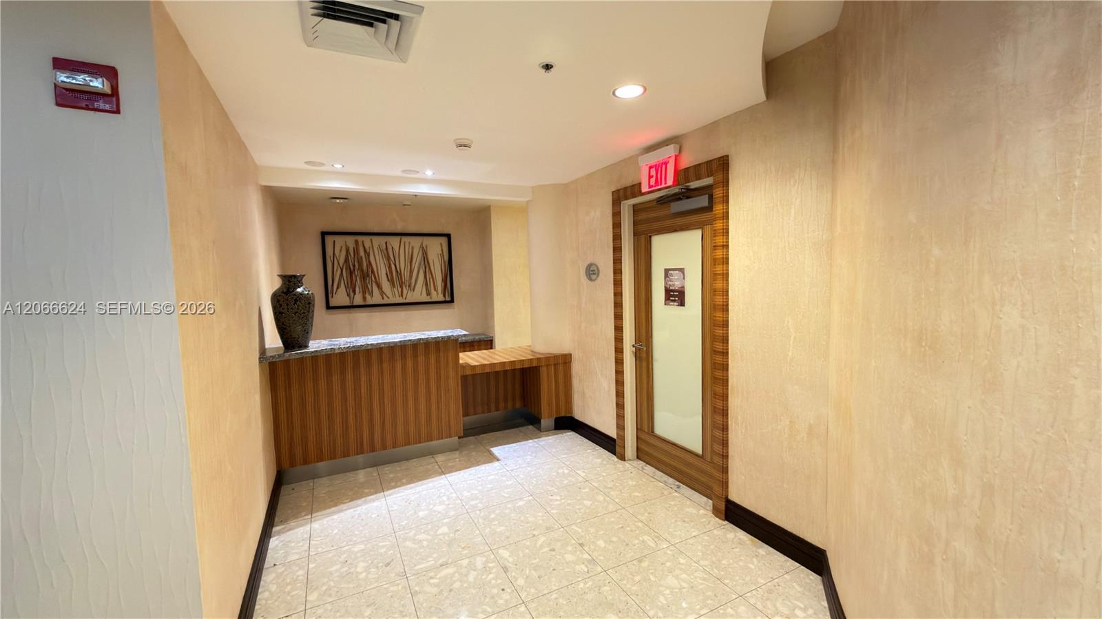 See details 808 2 / 2 1006 sq. ft. $ 2026-08-06 0 Photo