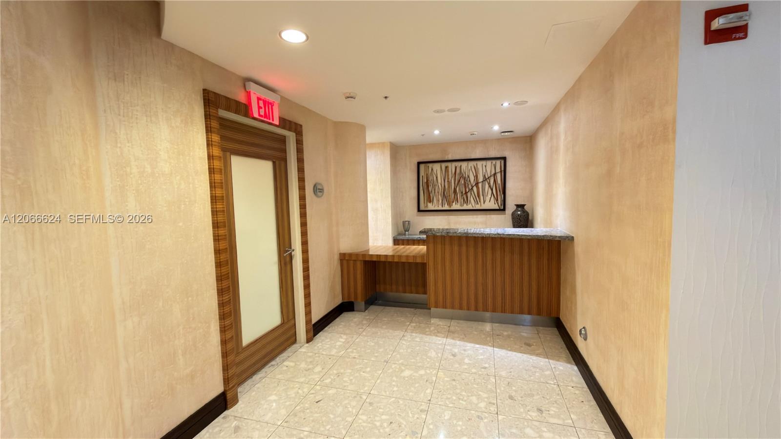 See details 808 2 / 2 1006 sq. ft. $ 2026-08-06 0 Photo