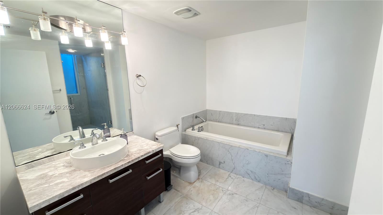 See details 808 2 / 2 1006 sq. ft. $ 2026-08-06 0 Photo