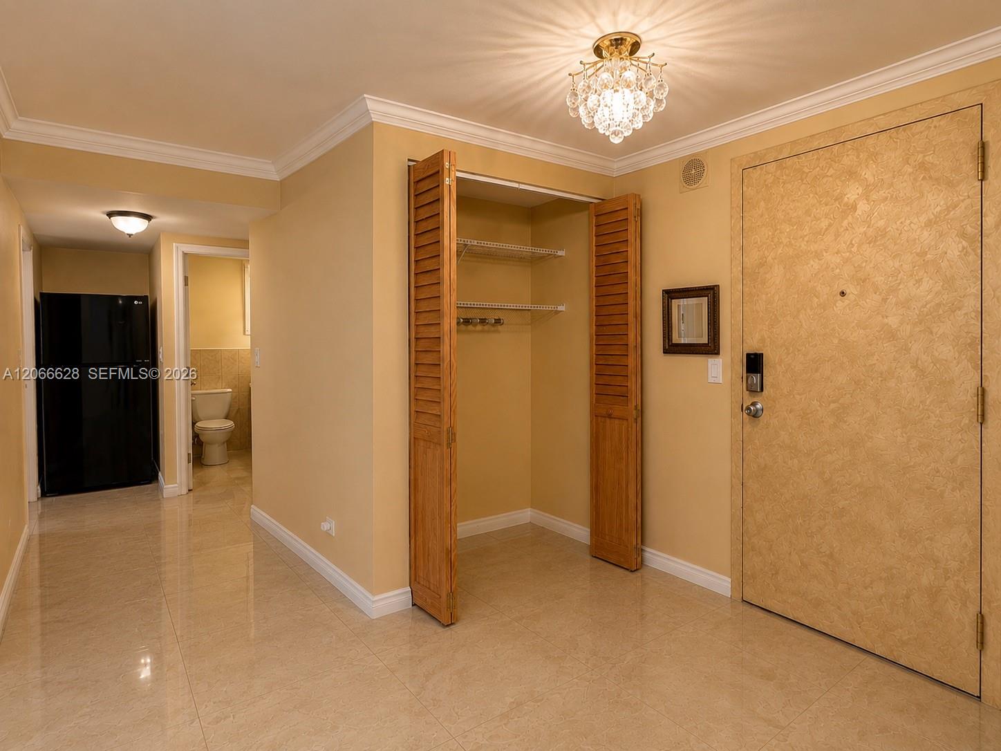 706 1 / 2 943 sq. ft. $ 2026-08-06 0 Photo