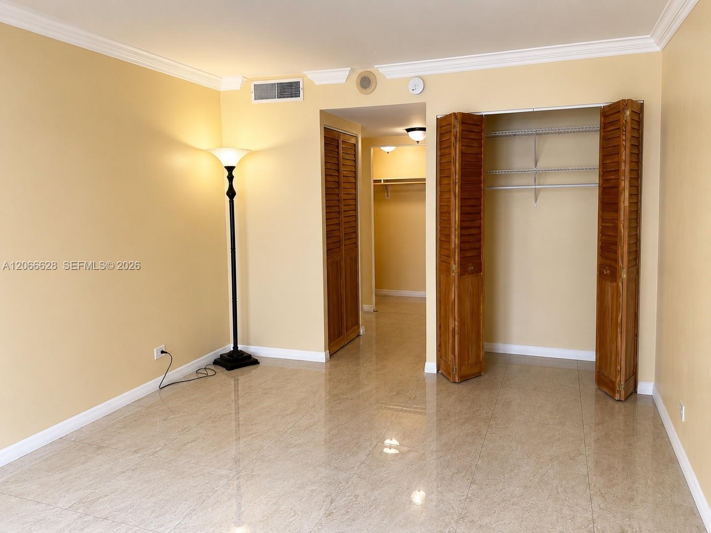706 1 / 2 943 sq. ft. $ 2026-08-06 0 Photo