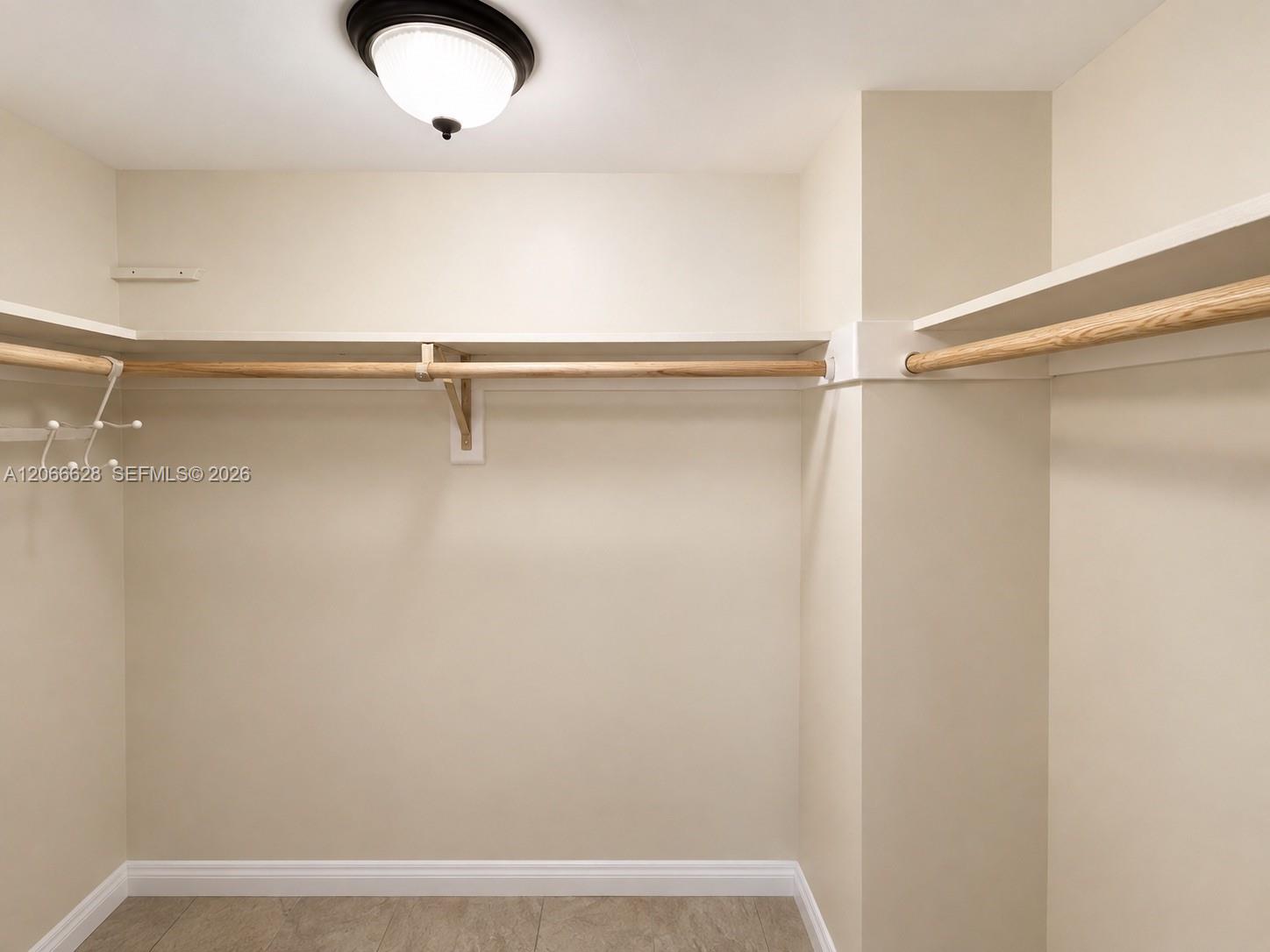 706 1 / 2 943 sq. ft. $ 2026-08-06 0 Photo