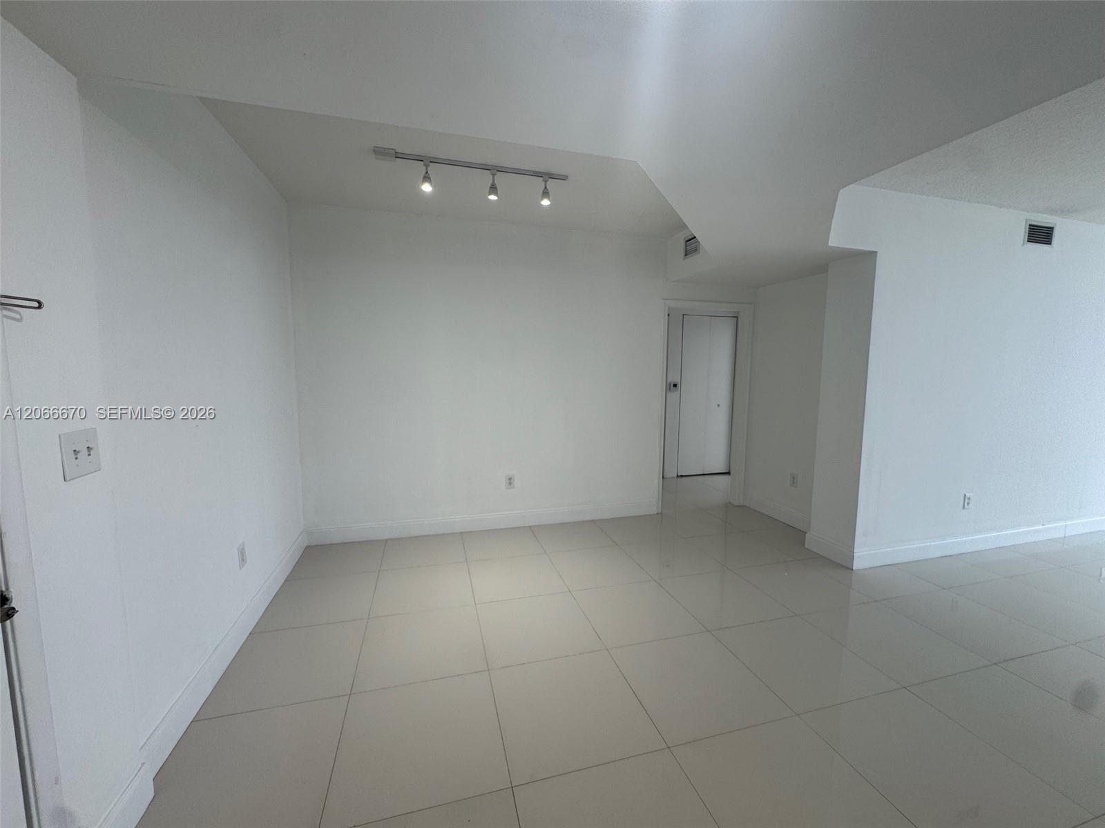 Photo of 18800 29 AV #1005, Aventura, Florida, 33180 -