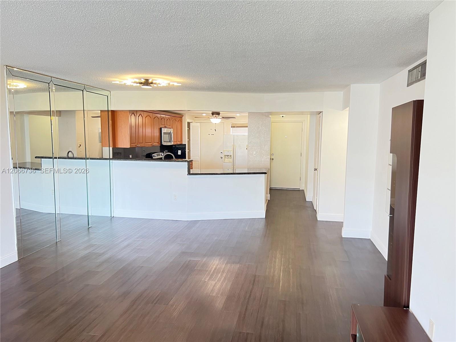 509-1 2 / 2 1315 sq. ft. $ 2026-08-06 0 foto
