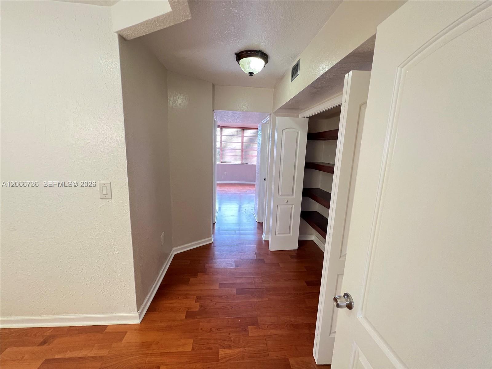 509-1 2 / 2 1315 sq. ft. $ 2026-08-06 0 foto