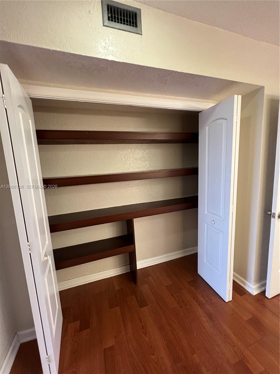 509-1 2 / 2 1315 sq. ft. $ 2026-08-06 0 foto