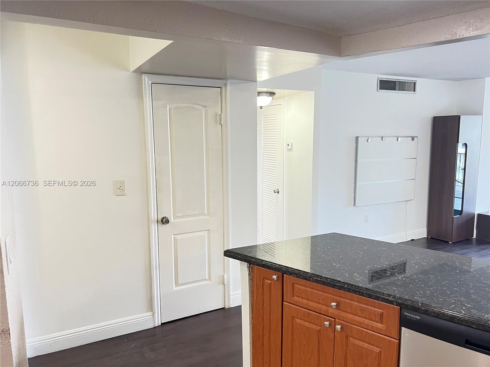 509-1 2 / 2 1315 sq. ft. $ 2026-08-06 0 foto