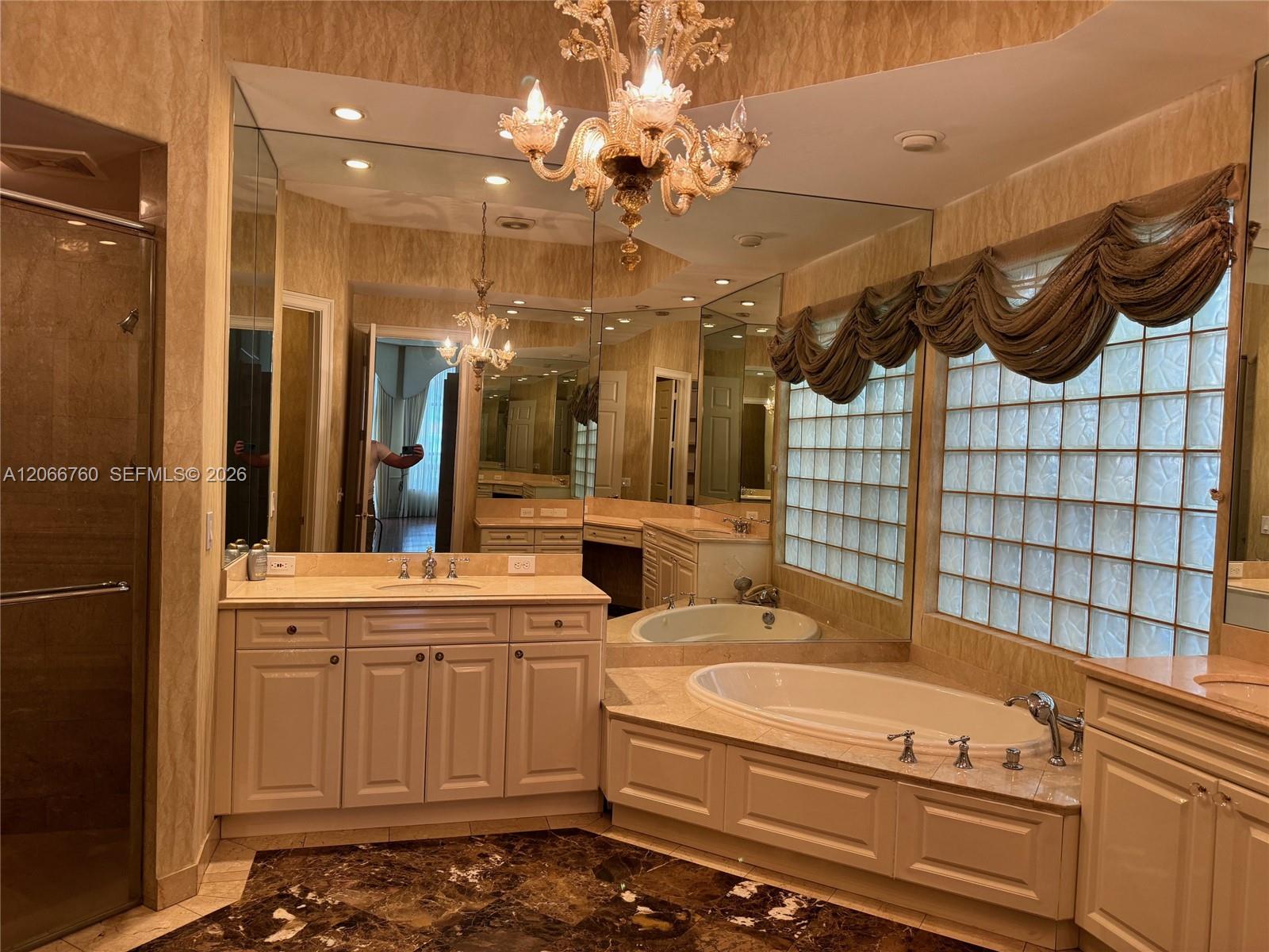 Photo of 891 Captiva Dr  (891), Hollywood, Florida, 33019 - Master Bathroom