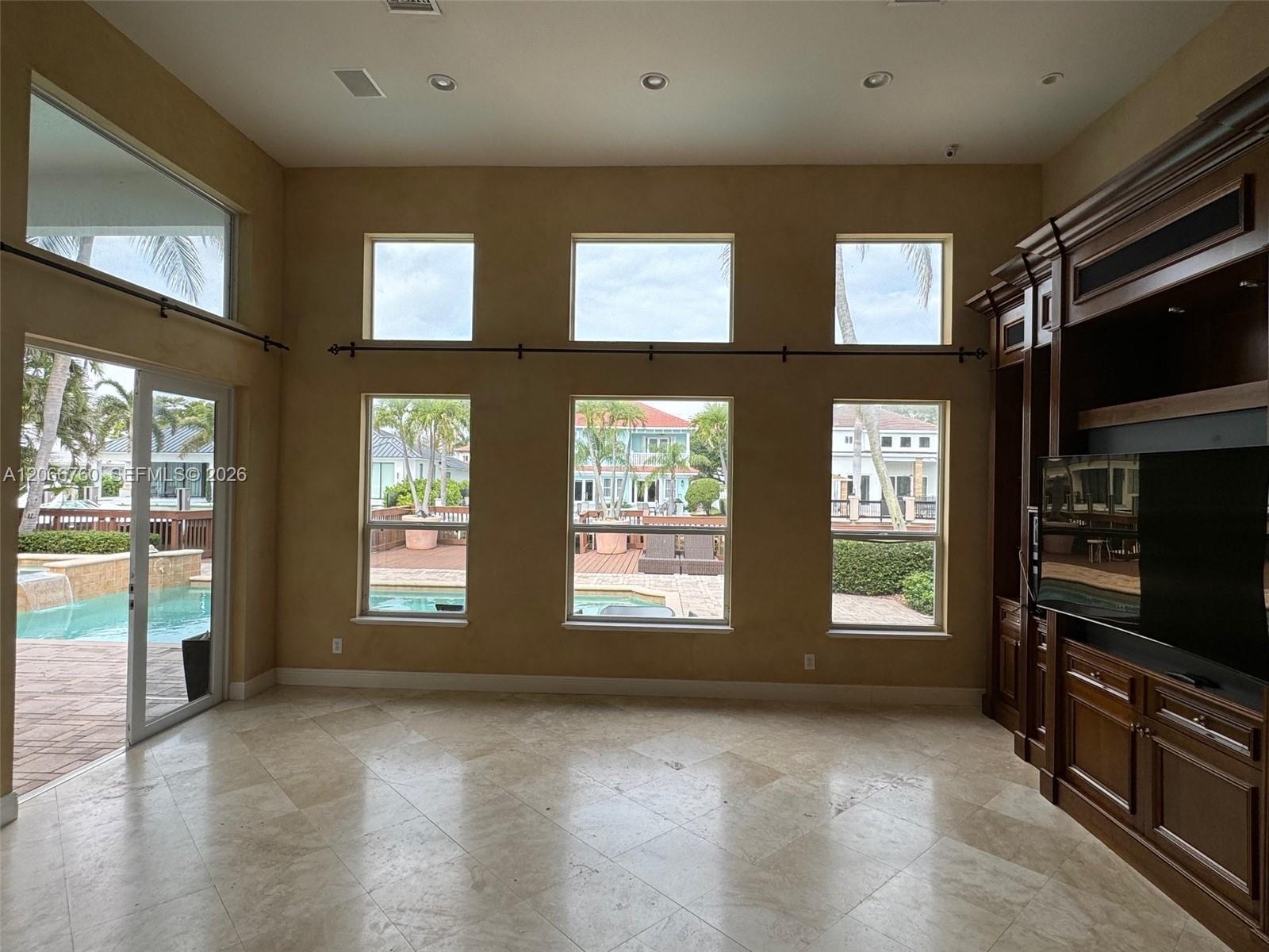 Photo of 891 Captiva Dr  (891), Hollywood, Florida, 33019 - Living Room / Dining area