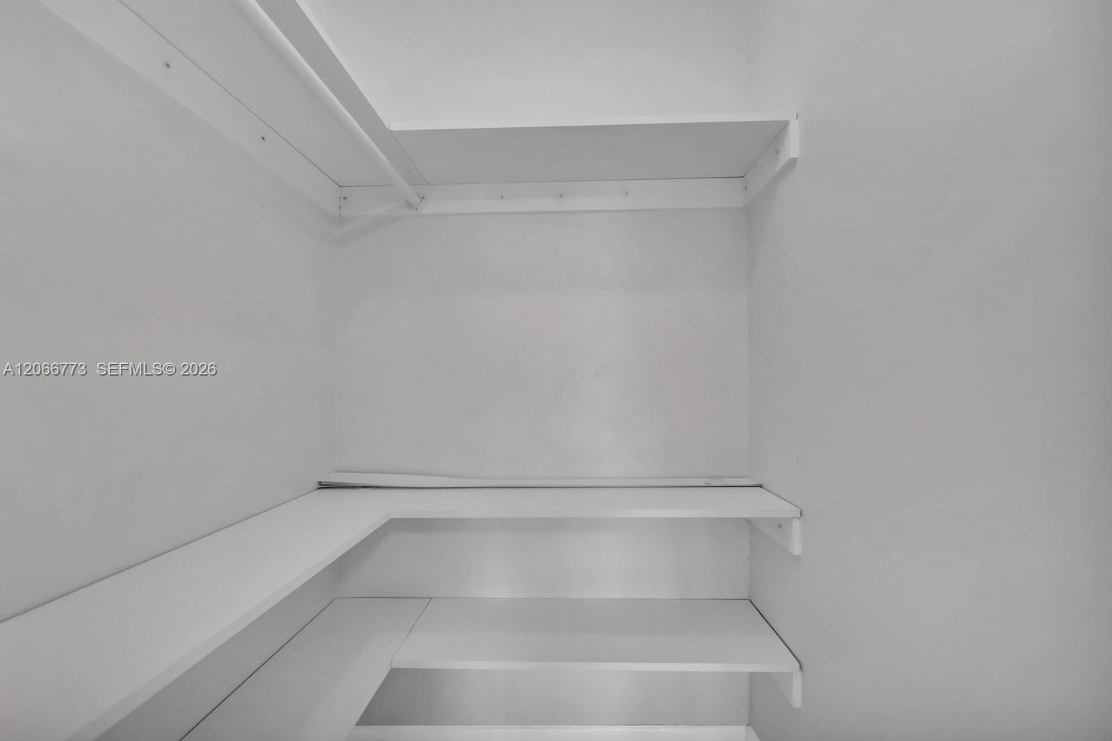 Ver detalles / 2099 sq. ft. $ 2026-08-06 0 foto