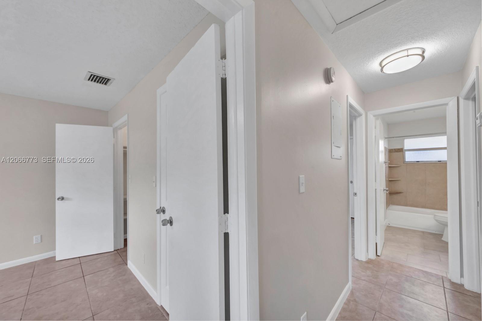 Ver detalles / 2099 sq. ft. $ 2026-08-06 0 foto