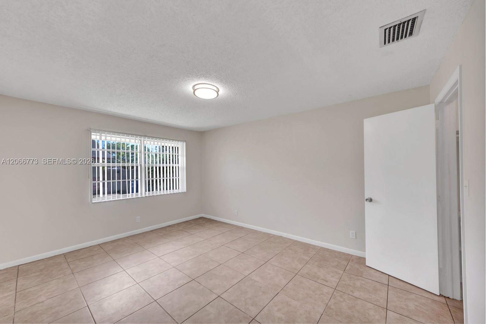 Ver detalles / 2099 sq. ft. $ 2026-08-06 0 foto