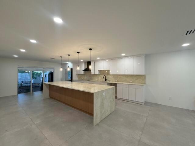 See details E-W / 0 3222 sq. ft. $ 2026-08-08 0 Photo