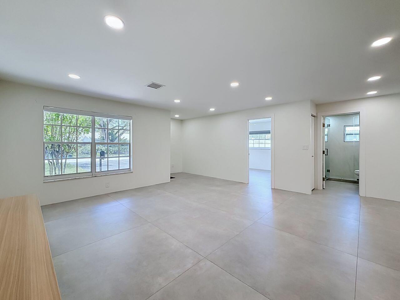 Ver detalles E-W / 0 3222 sq. ft. $ 2026-08-19 0 foto