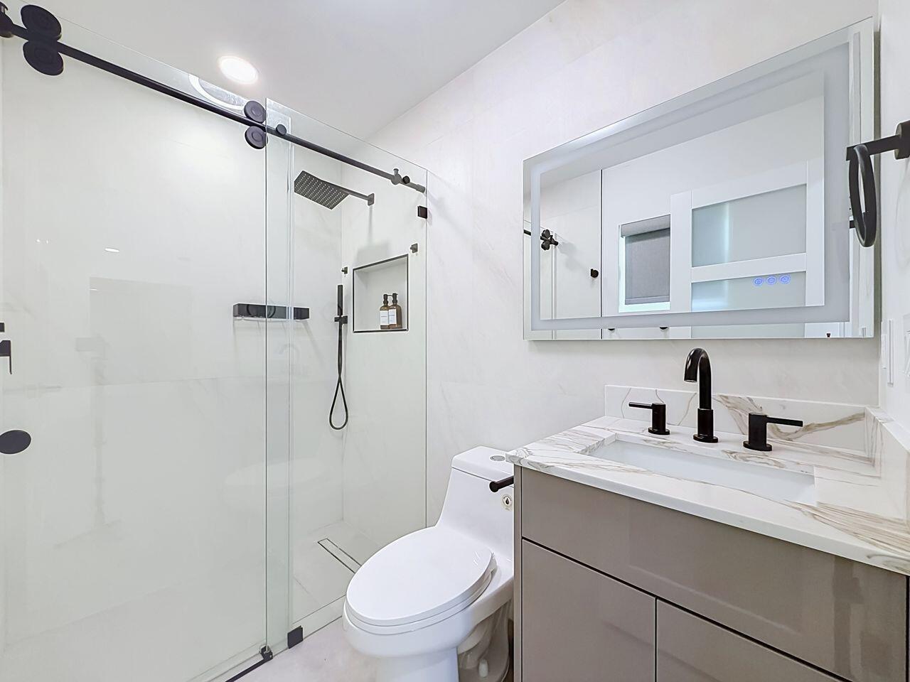 Ver detalles E-W / 0 3222 sq. ft. $ 2026-08-19 0 foto