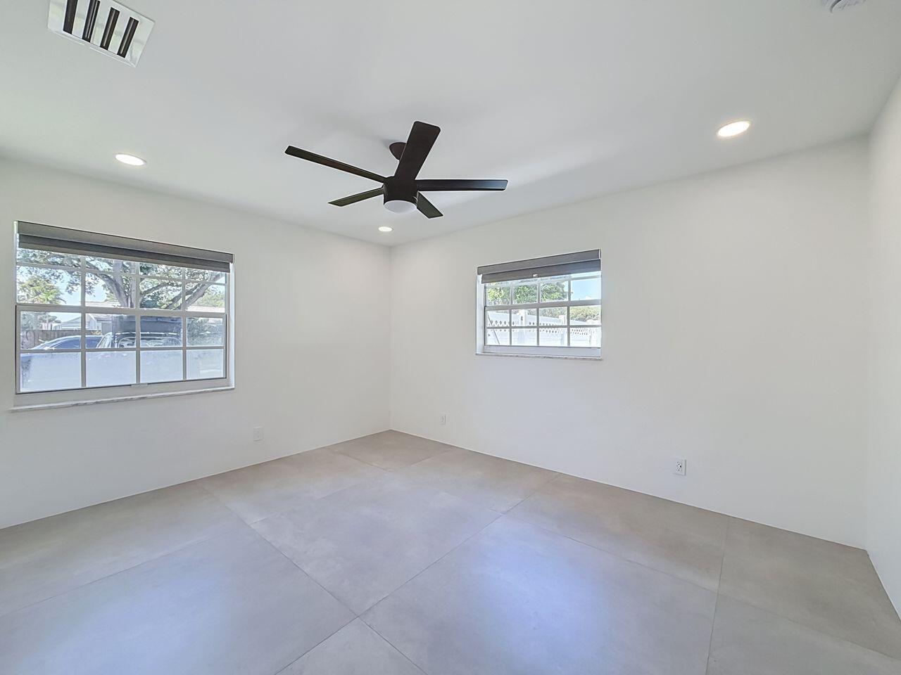 Ver detalles E-W / 0 3222 sq. ft. $ 2026-08-19 0 foto