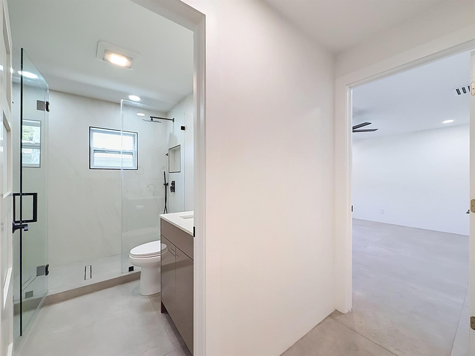 Ver detalles E-W / 0 3222 sq. ft. $ 2026-08-19 0 foto