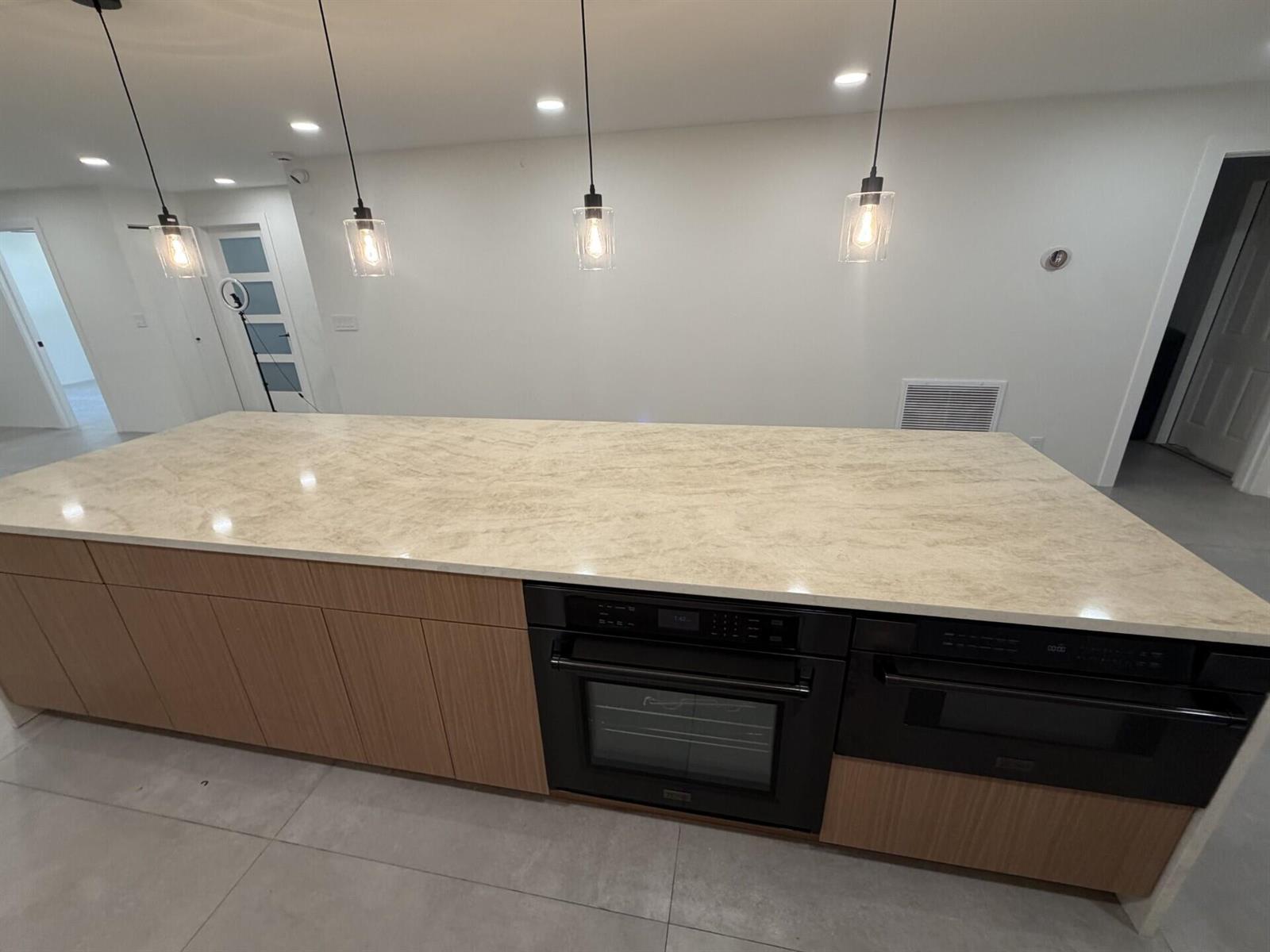 See details E-W / 0 3222 sq. ft. $ 2026-08-08 0 Photo