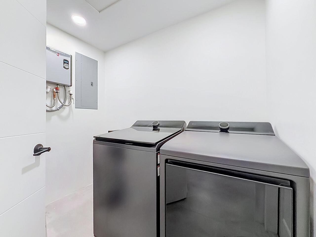 Ver detalles E-W / 0 3222 sq. ft. $ 2026-08-19 0 foto
