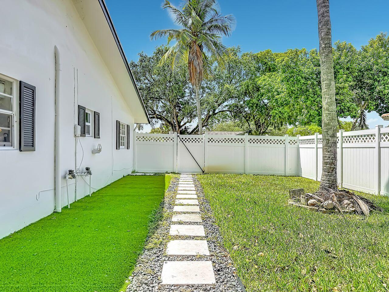 Ver detalles E-W / 0 3222 sq. ft. $ 2026-08-19 0 foto
