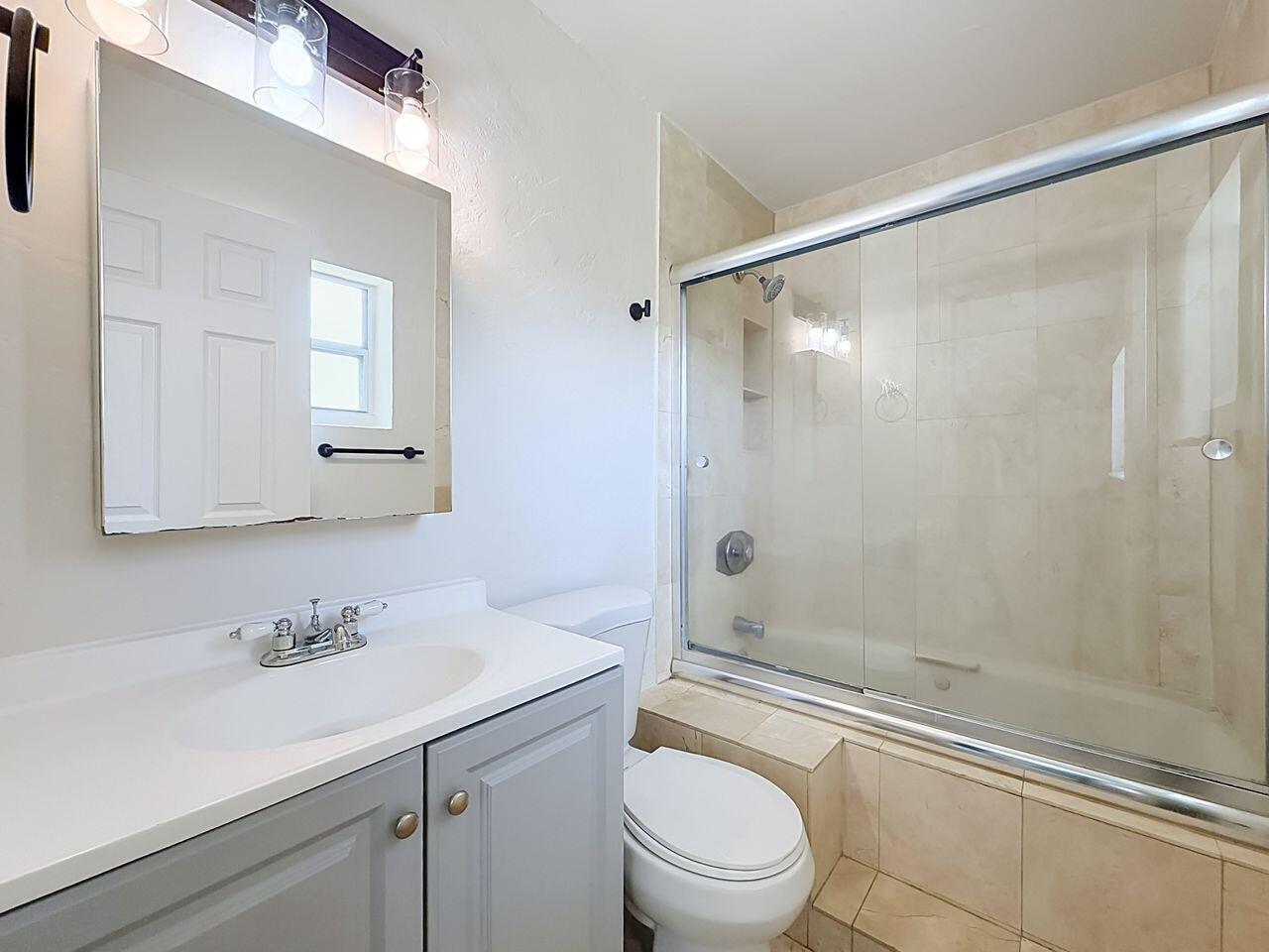 Ver detalles E-W / 0 3222 sq. ft. $ 2026-08-19 0 foto