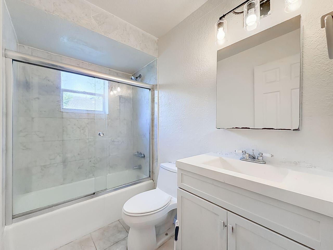 Ver detalles E-W / 0 3222 sq. ft. $ 2026-08-19 0 foto