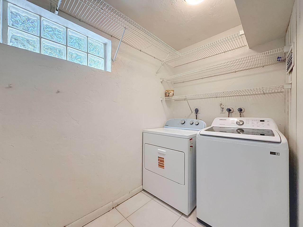 Ver detalles E-W / 0 3222 sq. ft. $ 2026-08-19 0 foto