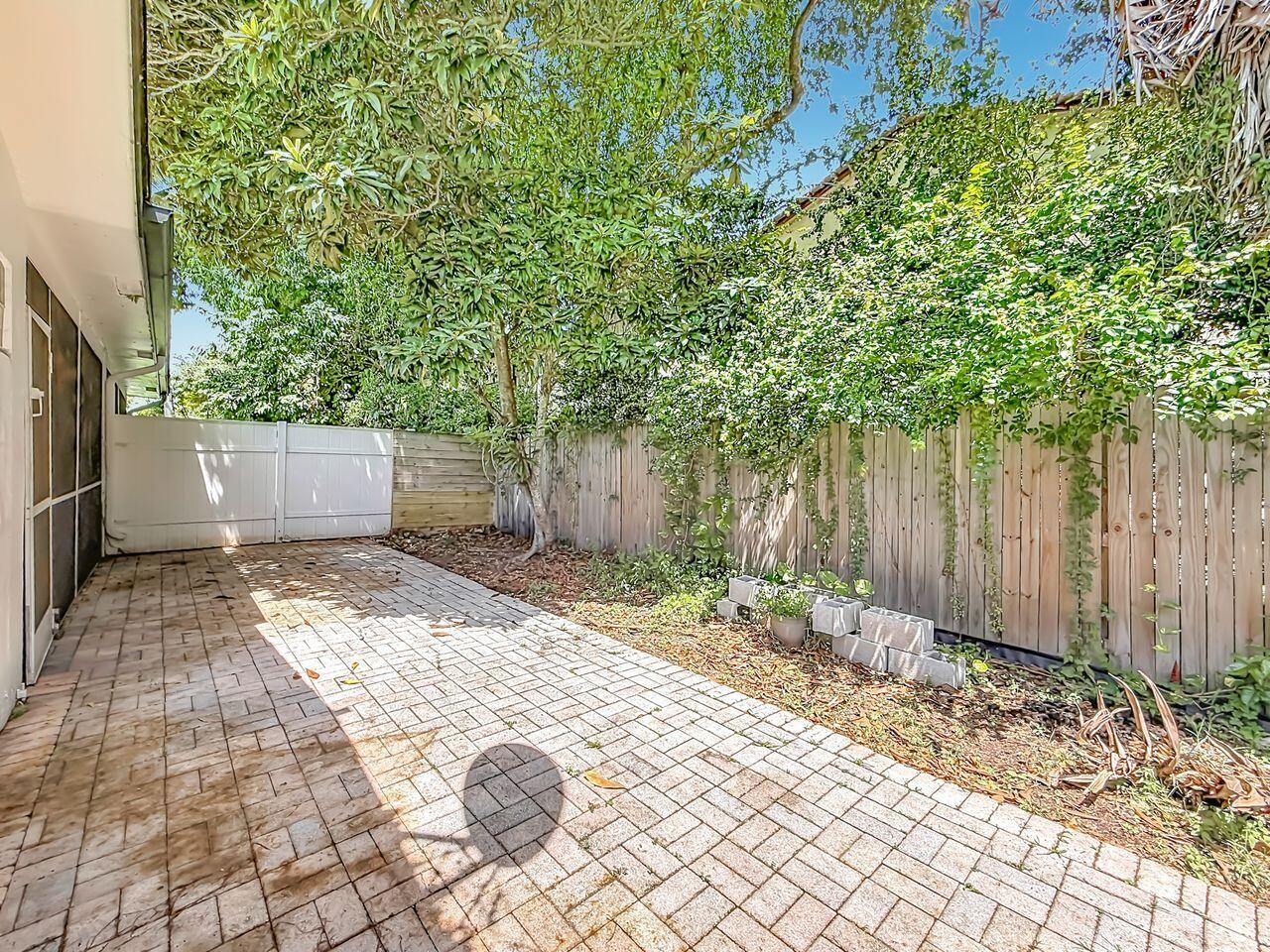 Ver detalles E-W / 0 3222 sq. ft. $ 2026-08-19 0 foto
