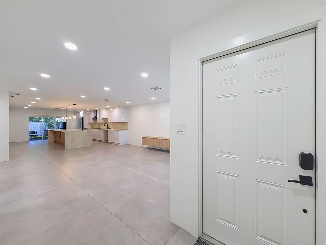 Ver detalles E-W / 0 3222 sq. ft. $ 2026-08-19 0 foto