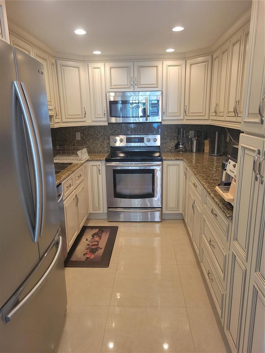 Photo of 2401 OCEAN  #1108, Hollywood, Florida, 33019 - Photo 2