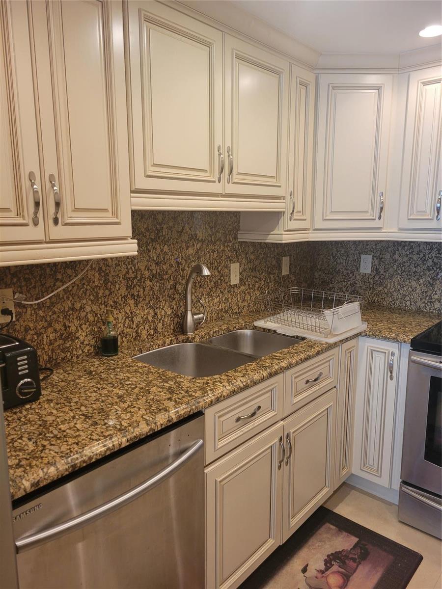 Photo of 2401 OCEAN  #1108, Hollywood, Florida, 33019 - Photo 4