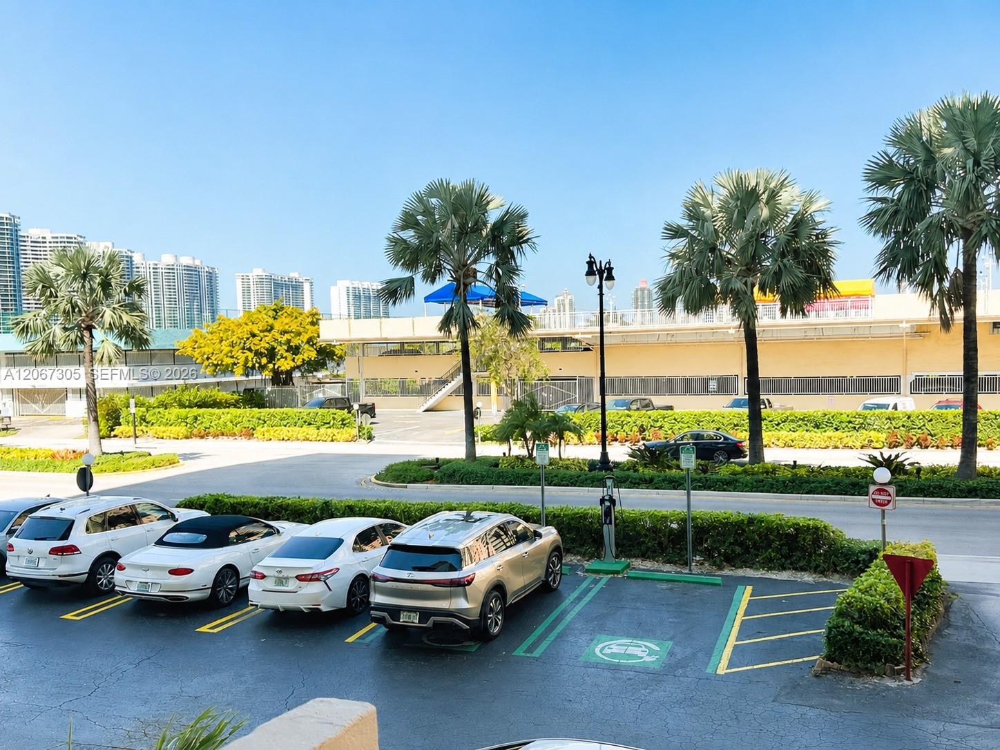 See details 115 1 / 2 943 sq. ft. $ 2026-08-07 0 Photo