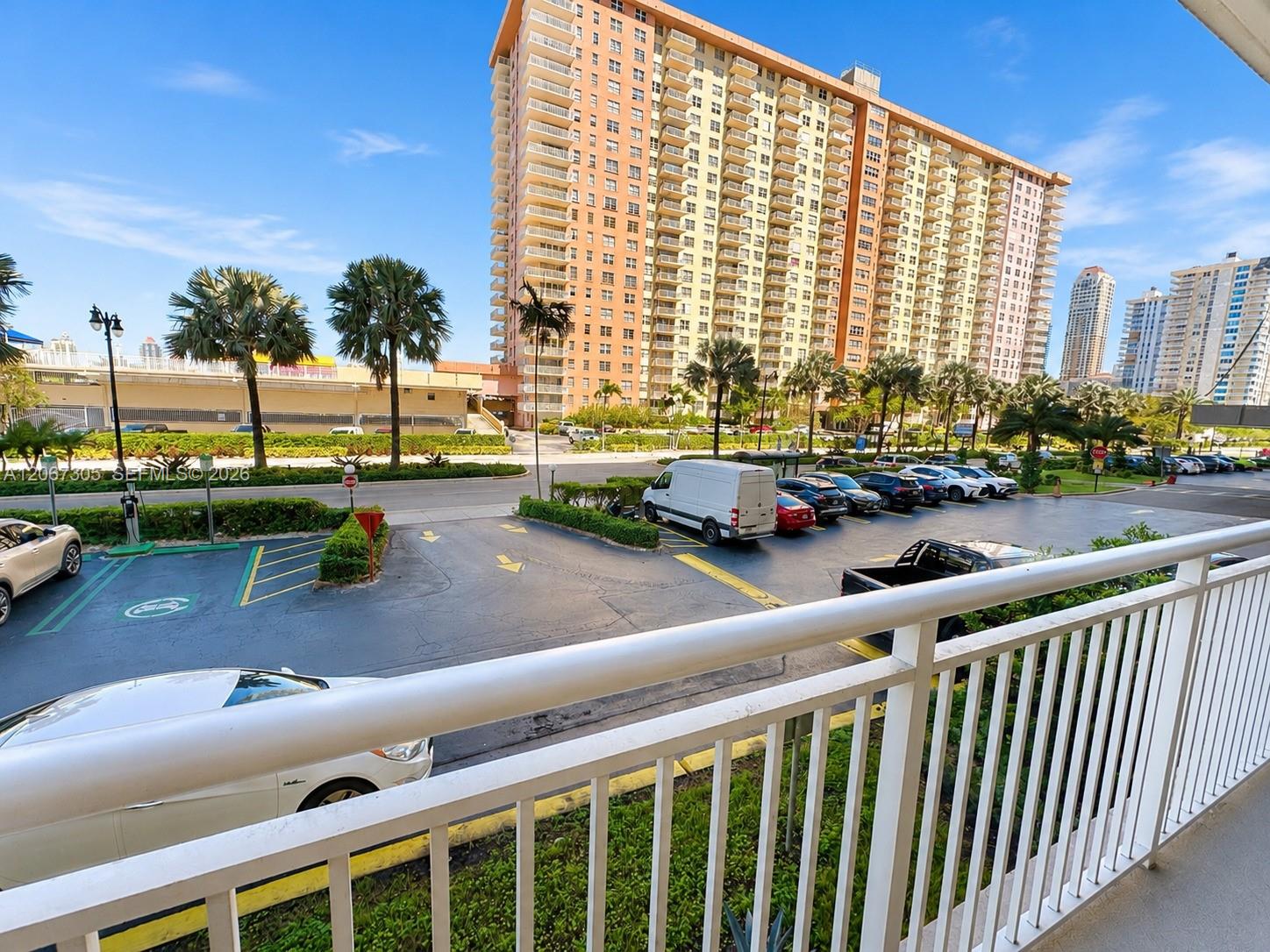 See details 115 1 / 2 943 sq. ft. $ 2026-08-07 0 Photo